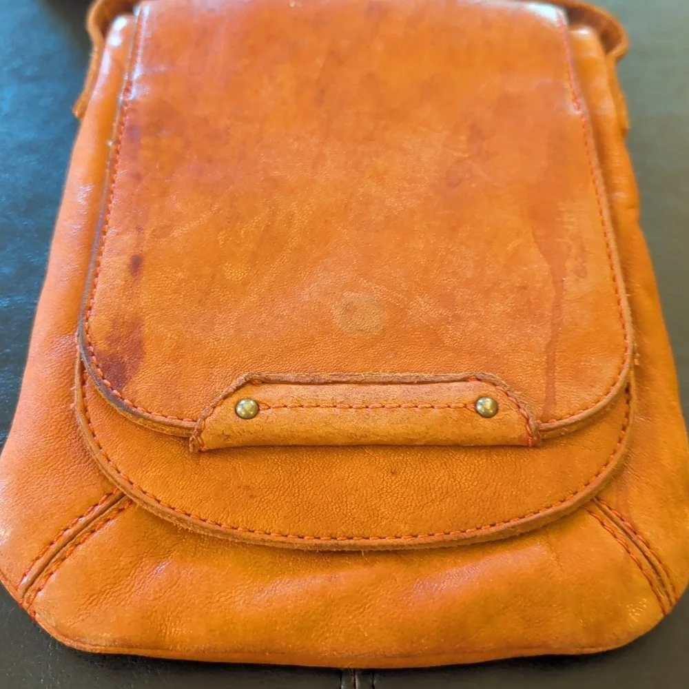 Vintage Hobo International Soft Orange Brown Leather Crossbody PurseRead